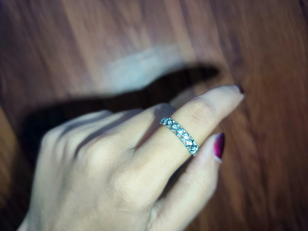 Elegant Crystal Pattern Band Ring for Women