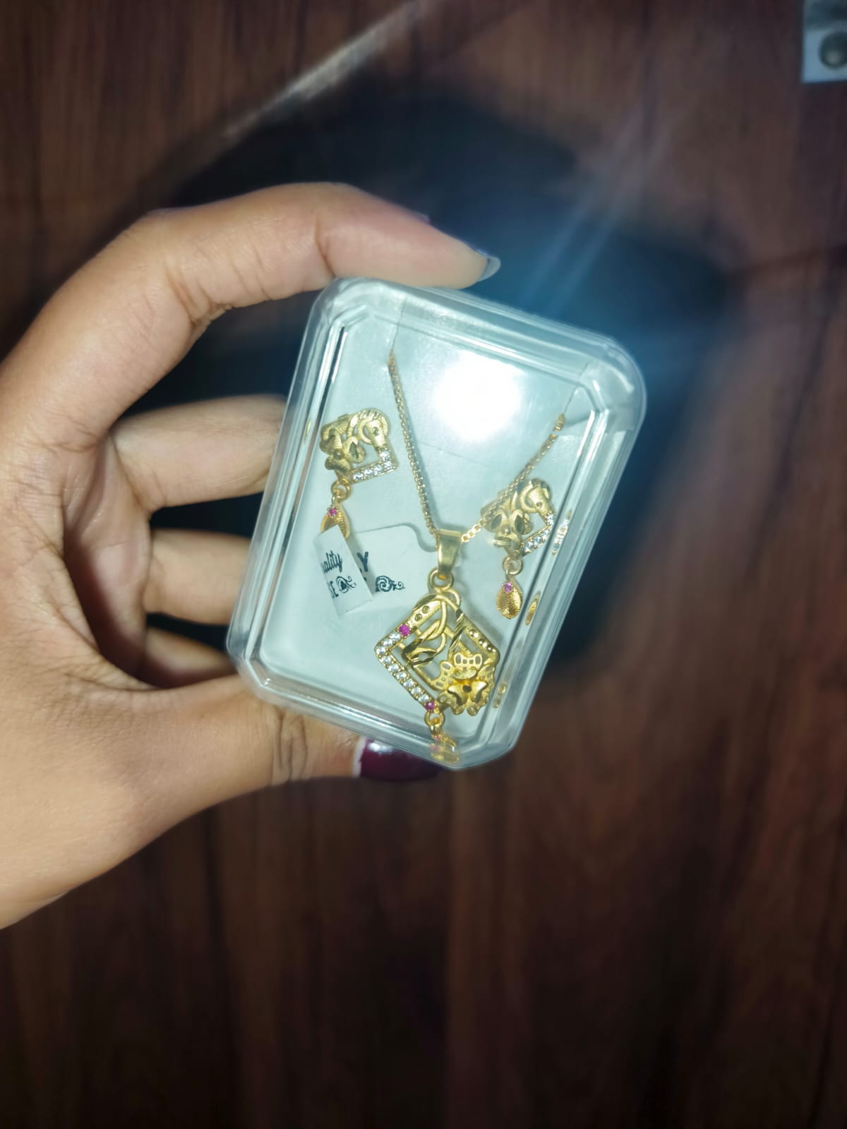 Luxury Gold-Plated Floral Square Pendant Jewelry Set for Women