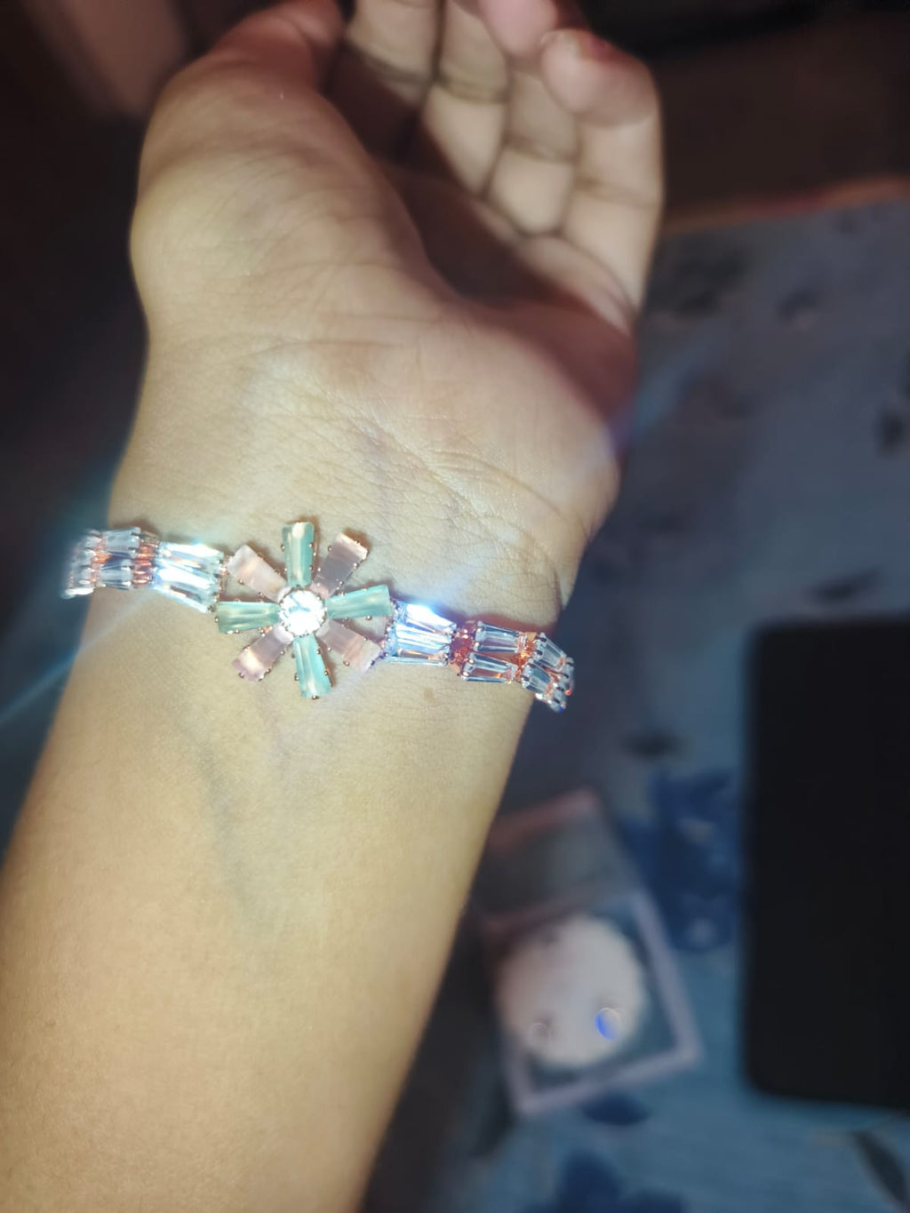 Elegant flower link bracelet for women