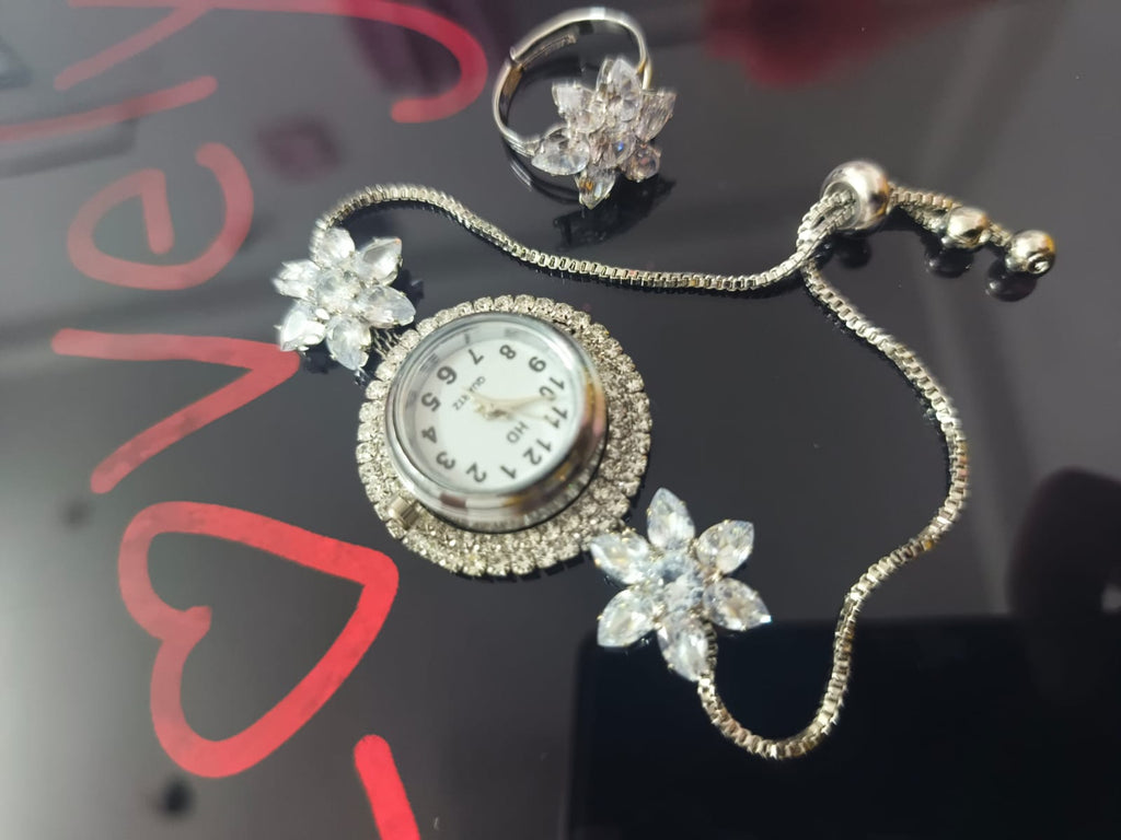 Elegent Crystal Bloom Women's Bracelet Watch