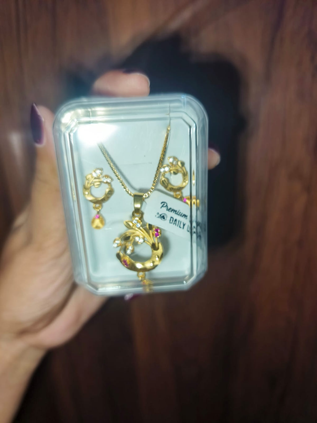 Elegant Gold-Plated Floral Pendant Jewelry Set for Women