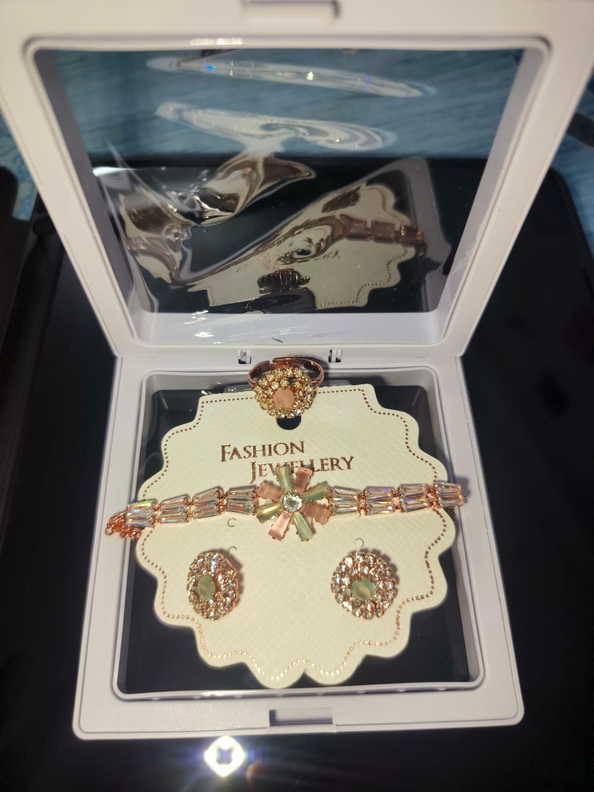 Elegant flower link bracelet for women