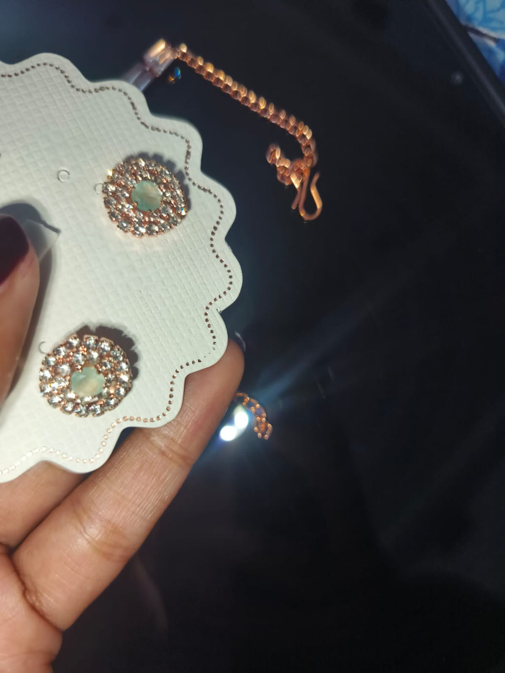 Elegant flower link bracelet for women
