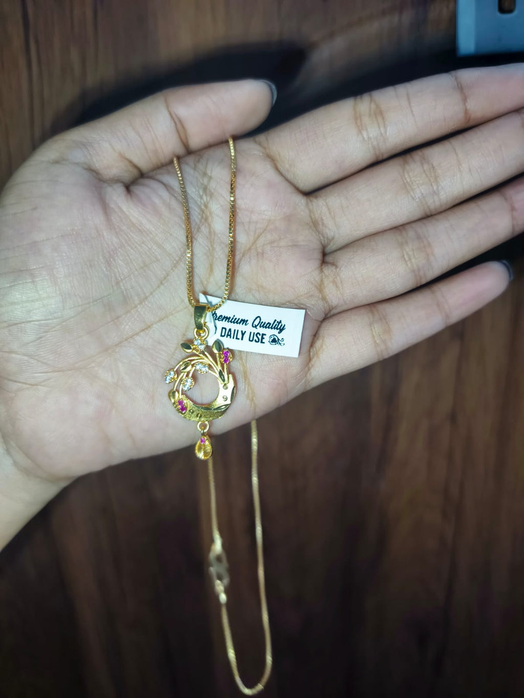 Elegant Gold-Plated Floral Pendant Jewelry Set for Women