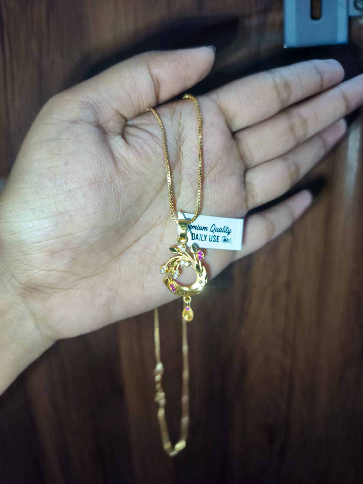 Elegant Gold-Plated Floral Pendant Jewelry Set for Women