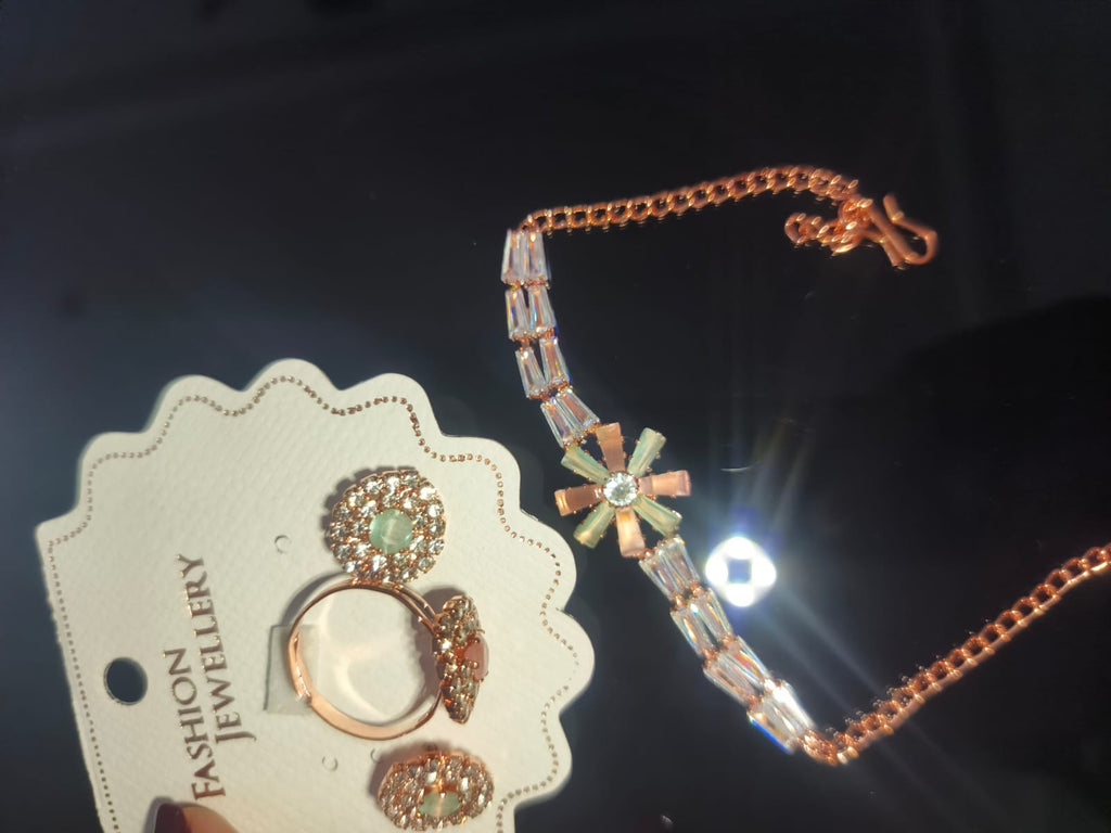 Elegant flower link bracelet for women