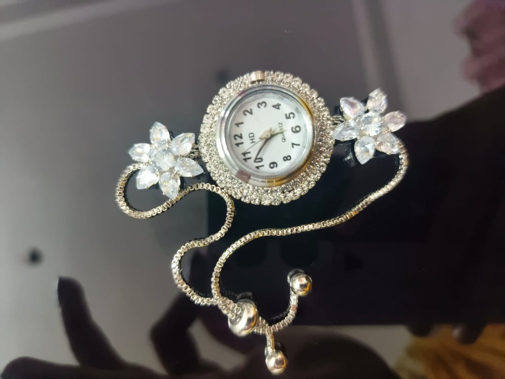 Elegent Crystal Bloom Women's Bracelet Watch