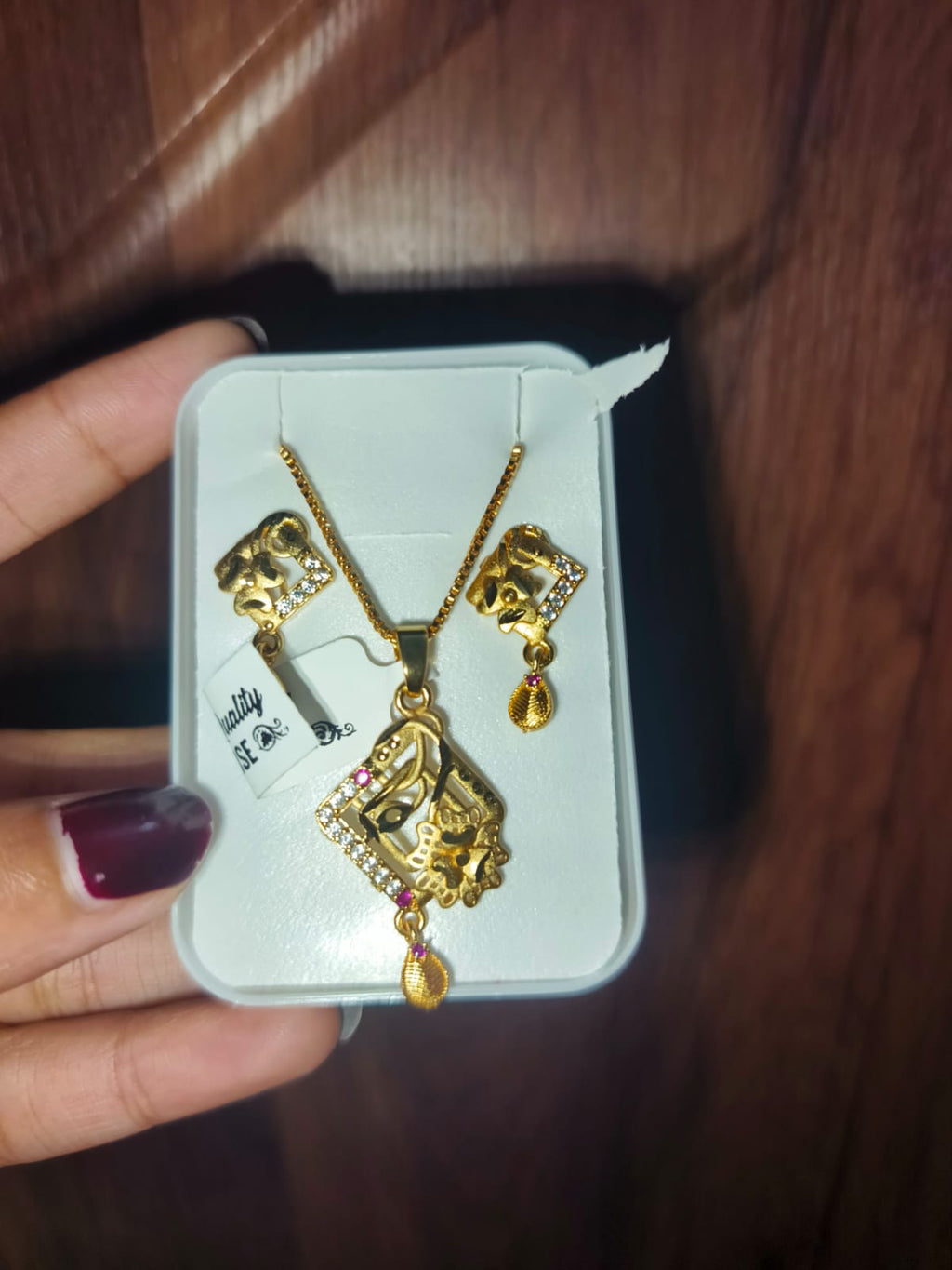Luxury Gold-Plated Floral Square Pendant Jewelry Set for Women