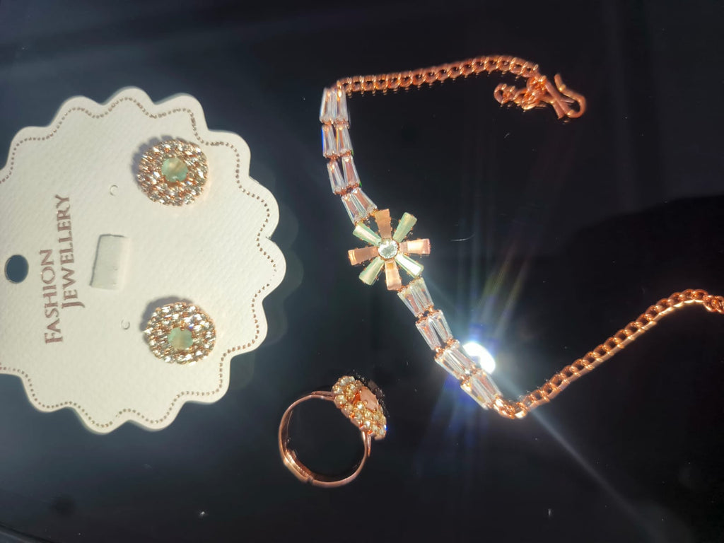 Elegant flower link bracelet for women