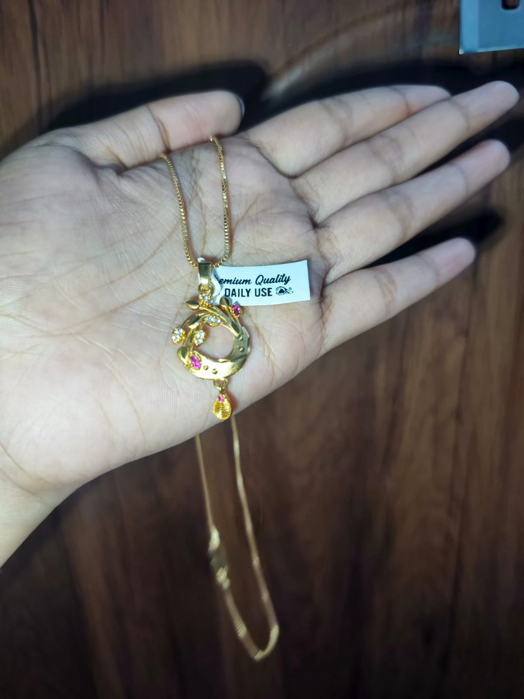 Elegant Gold-Plated Floral Pendant Jewelry Set for Women